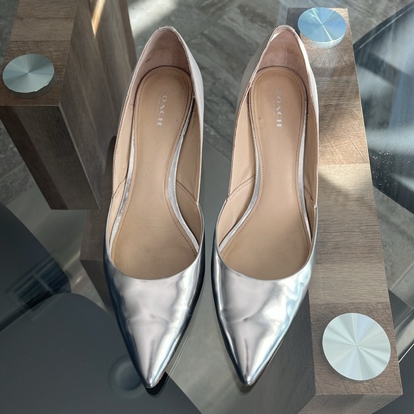 Coach Metallic Silver Pointed Toe Kitten Heel Pumps, Size 11 EXCELLENT! - Picture 4 of 8